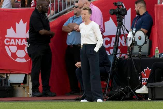 June 4, 2024, Toronto, Ontario, Canada: Canada s coach Bev Priestman, watches the action during the International Friendly, Länderspiel, Nationalmannschaft match at BMO Field between Mexico and Canada on June 4, 2024 in Toronto, Ontario, Canada. The game ended 1-1. Toronto Canada - ZUMAm154 20240604_zap_m154_014 Copyright: xAngelxMarchinix