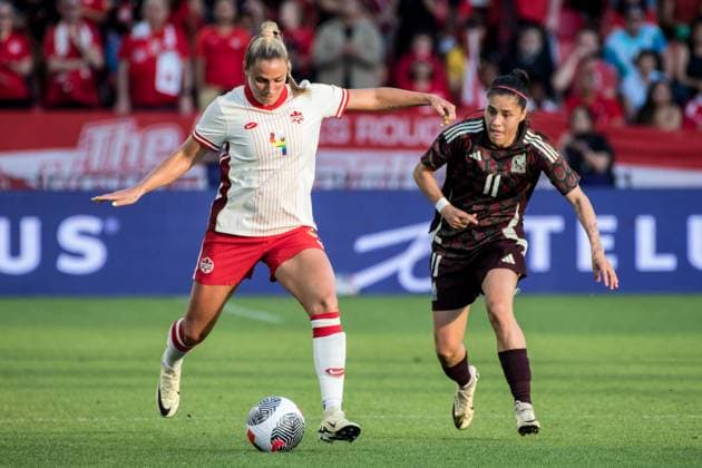 Canada Vs Mexico in Toronto, Canada - 04 Jun 2024 Shelina Zadorsky 4 (L) of Canada and Jacqueline Ovalle 11 (R) in action during an International Friendly, Länderspiel, Nationalmannschaft match at BMO Field. The game ended 1-1. Toronto Canada Copyright: xAngelxMarchinix xSOPAxImagesx CanadavMexico-04-06-2024-6871