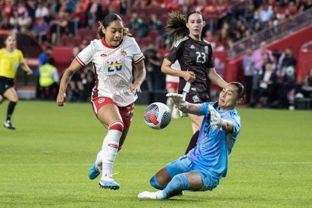 June 4, 2024, Toronto, Ontario, Canada: Olivia Smith 26 (L) of Canada and Esthefanny Barreras 21 (R) of Mexico in action during an International Friendly, Länderspiel, Nationalmannschaft match at BMO Field. The game ended 1-1. Toronto Canada - ZUMAs197 20240604_aaa_s197_441 Copyright: xAngelxMarchinix