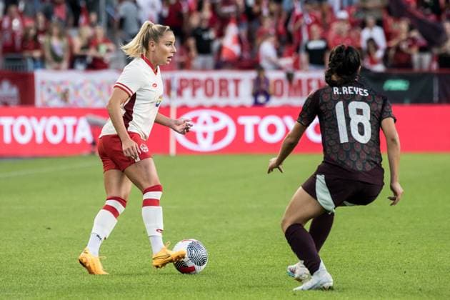 Canada Vs Mexico in Toronto, Canada - 04 Jun 2024 Adriana Leon 19 (L) of Canada and Reyna Reyes 18 (R) of Mexico in action during an International Friendly, Länderspiel, Nationalmannschaft match at BMO Field. The game ended 1-1. Toronto Canada Copyright: xAngelxMarchinix xSOPAxImagesx CanadavMexico-04-06-2024-6968