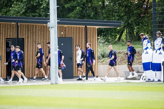 Training camp preparation UEFA EURO 2024 Germany 05 06 2024 David Raum Germany, 3 , Florian Wirtz Germany, 17 , Niclas Füllkrug Germany , Oliver Baumann Germany, 12 , David Raum Germany, 3 , Benjamin Henrichs Germany, 20 arrive at the training ground Training camp preparation UEFA EURO 2024 Germany Training HerzoBase, Herzogenaurach on 05 06 2024 Copyright: xBEAUTIFULxSPORTS Wunderlx
