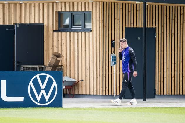 Training camp preparation UEFA EURO 2024 Germany 05 06 2024 Marc Andre ter Stegen Germany, 22 arrives at the training ground by phone Training camp preparation UEFA EURO 2024 Germany Training HerzoBase, Herzogenaurach on 05 06 2024 Copyright: xBEAUTIFULxSPORTS Wunderlx