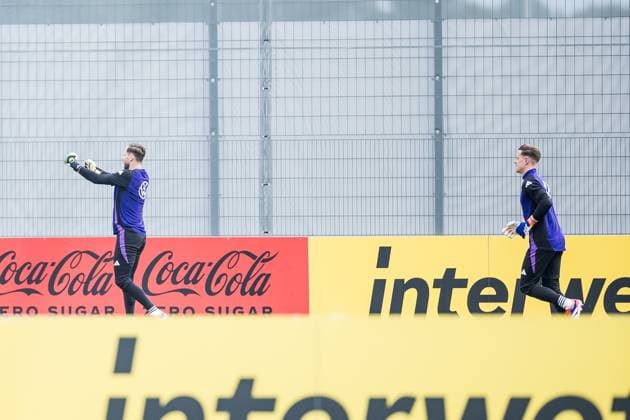Training camp preparation UEFA EURO 2024 Germany 05 06 2024 The goalkeepers warm up on the back training pitch Oliver Baumann Germany, 12 , Marc Andre ter Stegen Germany, 22 Training camp preparation UEFA EURO 2024 Germany Training HerzoBase, Herzogenaurach on 05 06 2024 Copyright: xBEAUTIFULxSPORTS Wunderlx