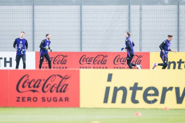Training camp preparation UEFA EURO 2024 Germany 05 06 2024 The goalkeepers warm up on the back training pitch Alexander Nübel Germany, 15 , Oliver Baumann Germany, 12 , Manuel Neuer Germany, 1 , Marc Andre ter Stegen Germany, 22 Training camp preparation UEFA EURO 2024 Germany Training HerzoBase, Herzogenaurach on 05 06 2024 Copyright: xBEAUTIFULxSPORTS Wunderlx