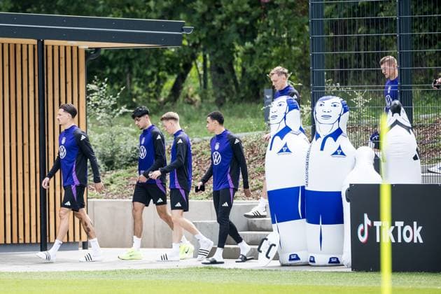 Training camp preparation UEFA EURO 2024 Germany 05 06 2024 Robin Koch Germany, 24 , Aleksandar Pavlovic Germany, 25 , Chris Führich Germany, 11 , Jamal Musiala Germany, 10 arrive at the training ground Training camp preparation UEFA EURO 2024 Germany Training HerzoBase, Herzogenaurach on 05 06 2024 Copyright: xBEAUTIFULxSPORTS Wunderlx