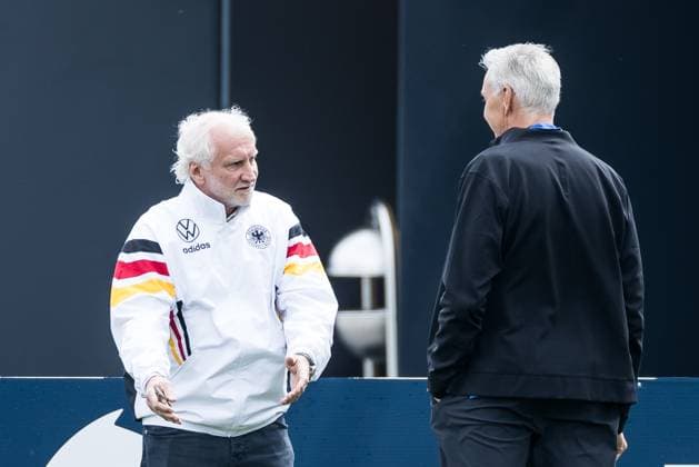 Training Camp Preparation UEFA EURO 2024 Germany 05 06 2024 Rudi Völler DFB Director A National Team talks to Gordon Herbert National Coach Germany Basketball Men Training Camp Preparation UEFA EURO 2024 Germany Training HerzoBase, Herzogenaurach on 05 06 2024 Copyright: xBEAUTIFULxSPORTS Wunderlx
