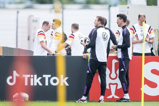 Training camp preparation UEFA EURO 2024 Germany 05 06 2024 Julian Nagelsmann Coach Germany , Sandro Wagner Co Coach Germany Training camp preparation UEFA EURO 2024 Germany Training HerzoBase, Herzogenaurach on 05 06 2024 Copyright: xBEAUTIFULxSPORTS Wunderlx