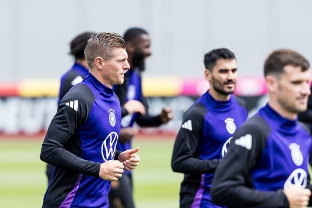 Training camp preparation UEFA EURO 2024 Germany 05 06 2024 Toni Kroos Germany warms up Training camp preparation UEFA EURO 2024 Germany Training HerzoBase, Herzogenaurach on 05 06 2024 Copyright: xBEAUTIFULxSPORTS Wunderlx
