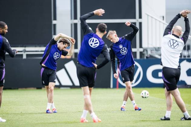 Training camp preparation UEFA EURO 2024 Germany 05 06 2024 Rocco Reitz Germany, 19 and Maximilian Beier Germany, 14 stretch Training camp preparation UEFA EURO 2024 Germany Training HerzoBase, Herzogenaurach on 05 06 2024 Copyright: xBEAUTIFULxSPORTS Wunderlx