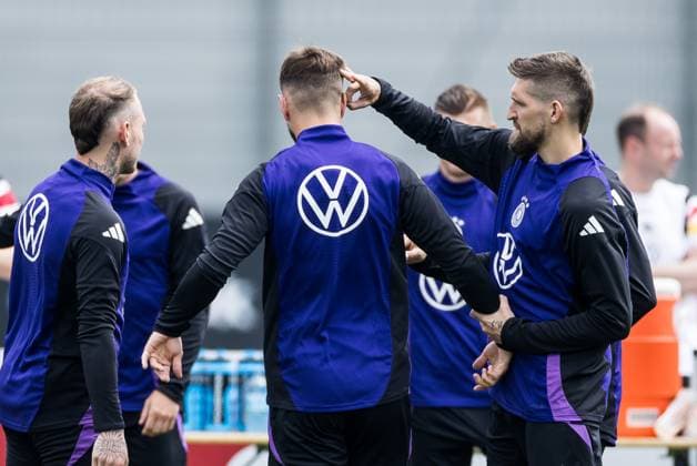 Training camp preparation UEFA EURO 2024 Germany 05 06 2024 Niclas Füllkrug Germany gets ear flicks from Robert Andrich Germany, 23 Training camp preparation UEFA EURO 2024 Germany Training HerzoBase, Herzogenaurach on 05 06 2024 Copyright: xBEAUTIFULxSPORTS Wunderlx