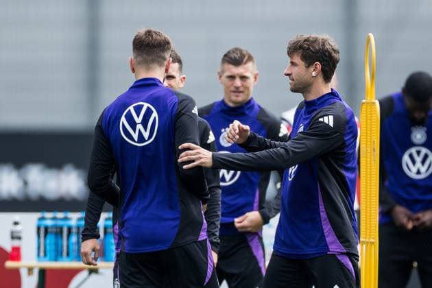 Training camp preparation UEFA EURO 2024 Germany 05 06 2024 Niclas Füllkrug Germany defends himself against ear flicks from Thomas Müller Germany, 13 Training camp preparation UEFA EURO 2024 Germany Training HerzoBase, Herzogenaurach on 05 06 2024 Copyright: xBEAUTIFULxSPORTS Wunderlx