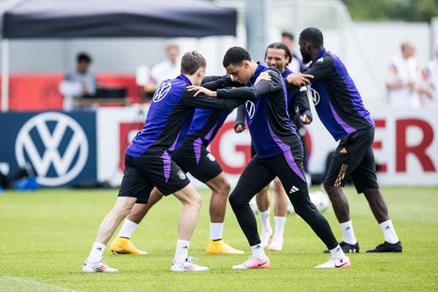 Training camp preparation UEFA EURO 2024 Germany 05 06 2024 Florian Wirtz Germany, 17 and Jamal Musiala Germany, 10 stretch Training camp preparation UEFA EURO 2024 Germany Training HerzoBase, Herzogenaurach on 05 06 2024 Copyright: xBEAUTIFULxSPORTS Wunderlx