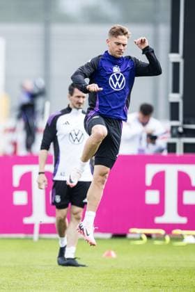Training camp preparation UEFA EURO 2024 Germany 05 06 2024 Joshua Kimmich Germany, 6 jumps in the warm up Training camp preparation UEFA EURO 2024 Germany Training HerzoBase, Herzogenaurach on 05 06 2024 Copyright: xBEAUTIFULxSPORTS Wunderlx