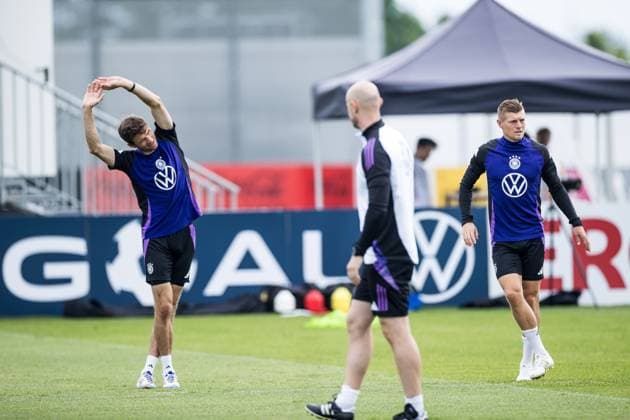 Training camp preparation UEFA EURO 2024 Germany 05 06 2024 Thomas Müller Germany, 13 and Toni Kroos Germany stretch Training camp preparation UEFA EURO 2024 Germany Training HerzoBase, Herzogenaurach on 05 06 2024 Copyright: xBEAUTIFULxSPORTS Wunderlx