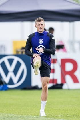 Training camp preparation UEFA EURO 2024 Germany 05 06 2024 Toni Kroos Germany stretches Training camp preparation UEFA EURO 2024 Germany Training HerzoBase, Herzogenaurach on 05 06 2024 Copyright: xBEAUTIFULxSPORTS Wunderlx
