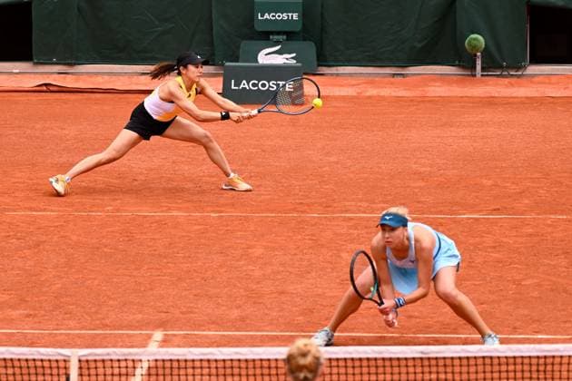 Miyu Cato ( JPN ) and Nadiia Kichenok ( UKR ) during the 2024 French Open at Roland Garros on June 5, 2024 in Paris, France. ( Photo by federico pestellini panoramic ) - TENNIS : Roland Garros 2024 - Internationaux de France - 05 06 2024 FedericoPestellini Panoramic 