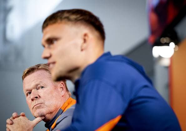 ZEIST - National coach Ronald Koeman and Bart Verbruggen during a press conference, PK, Pressekonferenz of the Dutch national team, Nationalteam on the KNVB Campus on June 5, 2024 in Zeist, the Netherlands. The Dutch national team is preparing for the European Football Championship in Germany. ANP KOEN VAN WEEL UEFA EURO, EM, Europameisterschaft,Fussball 2024 Germany 2024 xVIxANPxSportx xxANPxIVx 500373404 originalFilename: 500373404.jpg