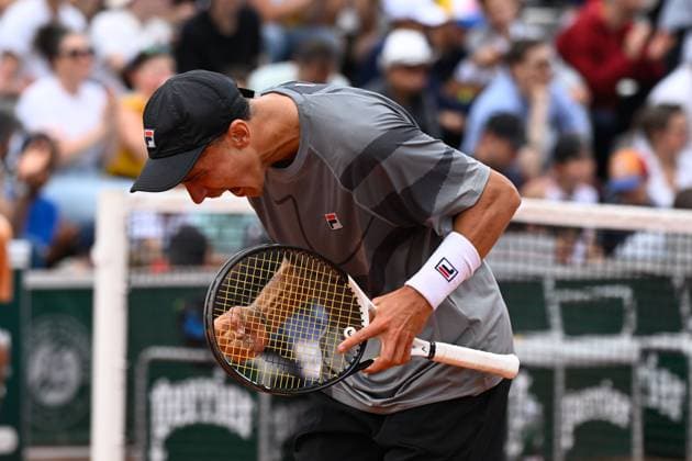 Theo Papamalamis ( FRA ) celebrates during the 2024 French Open at Roland Garros on June 5, 2024 in Paris, France. ( Photo by federico pestellini panoramic ) - TENNIS : Roland Garros 2024 - Internationaux de France - 05 06 2024 FedericoPestellini Panoramic 