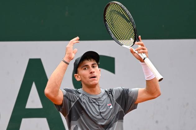 Theo Papamalamis ( FRA ) looks dejected during the 2024 French Open at Roland Garros on June 5, 2024 in Paris, France. ( Photo by federico pestellini panoramic ) - TENNIS : Roland Garros 2024 - Internationaux de France - 05 06 2024 FedericoPestellini Panoramic 