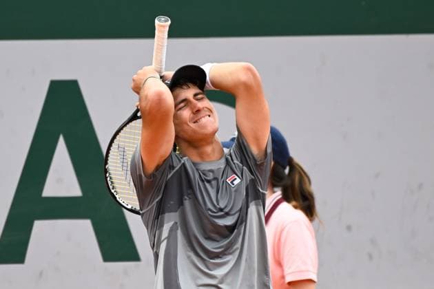 Theo Papamalamis ( FRA ) looks dejected during the 2024 French Open at Roland Garros on June 5, 2024 in Paris, France. ( Photo by federico pestellini panoramic ) - TENNIS : Roland Garros 2024 - Internationaux de France - 05 06 2024 FedericoPestellini Panoramic 