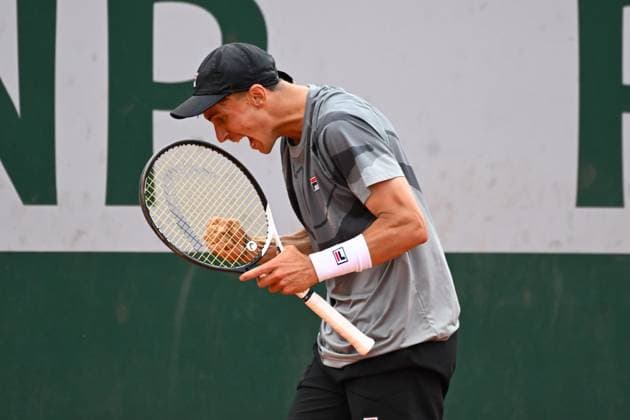 Theo Papamalamis ( FRA ) celebrates during the 2024 French Open at Roland Garros on June 5, 2024 in Paris, France. ( Photo by federico pestellini panoramic ) - TENNIS : Roland Garros 2024 - Internationaux de France - 05 06 2024 FedericoPestellini Panoramic 