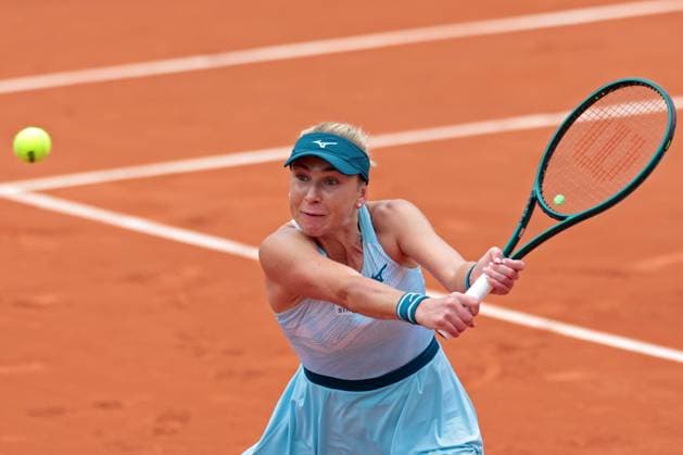 5th June 2024; Roland Garros, Paris, France; 2024 French Open Tennis tournament, Day 11; Nadiia Kichenok (UKR) on her backhand and Miyu Kato (JPN) in their match against Coco Gauff (USA) and Katerina Siniakova (CZE)  ActionPlus12651061 JonxBromley