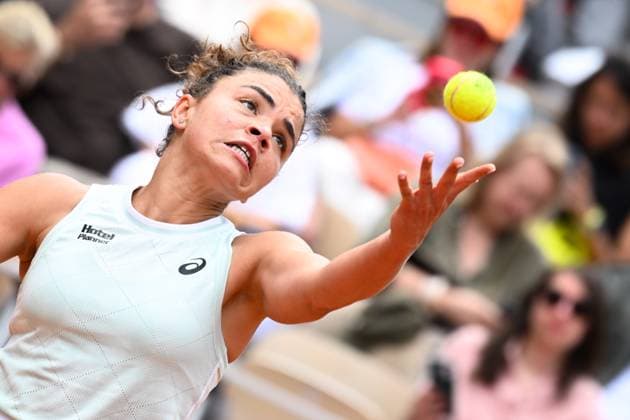 Jasmine Paolini ( ITA ) serves during the 2024 French Open at Roland Garros on June 5, 2024 in Paris, France. ( Photo by federico pestellini panoramic ) - TENNIS : Roland Garros 2024 - Internationaux de France - 05 06 2024 FedericoPestellini Panoramic 