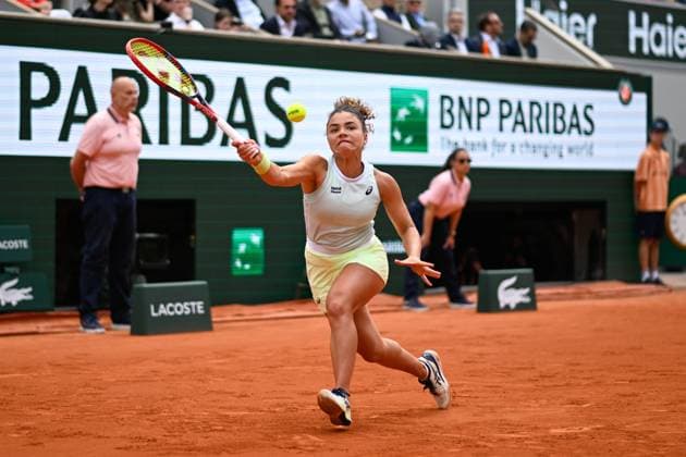 Jasmine Paolini ( ITA ) during the 2024 French Open at Roland Garros on June 5, 2024 in Paris, France. ( Photo by federico pestellini panoramic ) - TENNIS : Roland Garros 2024 - Internationaux de France - 05 06 2024 FedericoPestellini Panoramic 