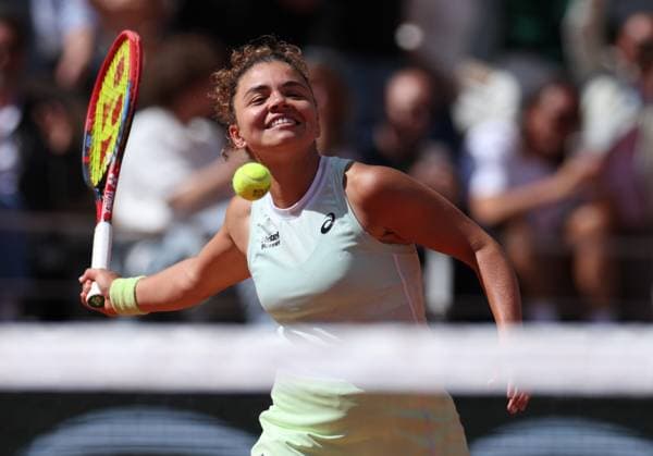 (240605) -- PARIS, June 5, 2024 -- Jasmine Paolini celebrates victory after the women s singles quarterfinal match between Jasmine Paolini of Italy and Elena Rybakina of Kazakhstan at the French Open tennis tournament at Roland Garros, Paris, France, June 5, 2024. ) (SP)FRANCE-PARIS-TENNIS-FRENCH OPEN-WOMEN S SINGLES GaoxJing 
