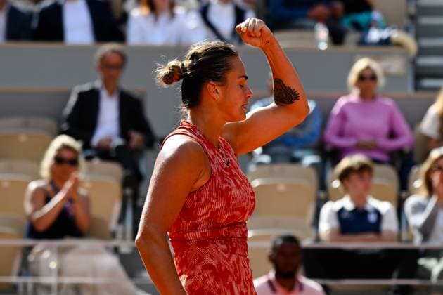 Aryna Sabalenka ( RUS ) celebrates during the 2024 French Open at Roland Garros on June 5, 2024 in Paris, France. ( Photo by federico pestellini panoramic ) - TENNIS : Roland Garros 2024 - Internationaux de France - 05 06 2024 FedericoPestellini Panoramic 