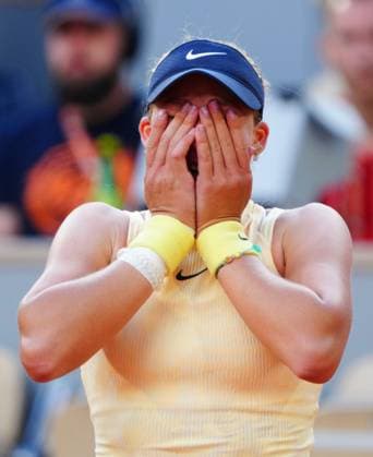 Mirra Andreeva celebrates her quarter final win over Aryna Sabalenka French Open Tennis, Day 11, Tennis, Roland Garros, Paris, France - 05 June 2024  Copyright: xJavierxGarcia Shutterstockx 14521935af