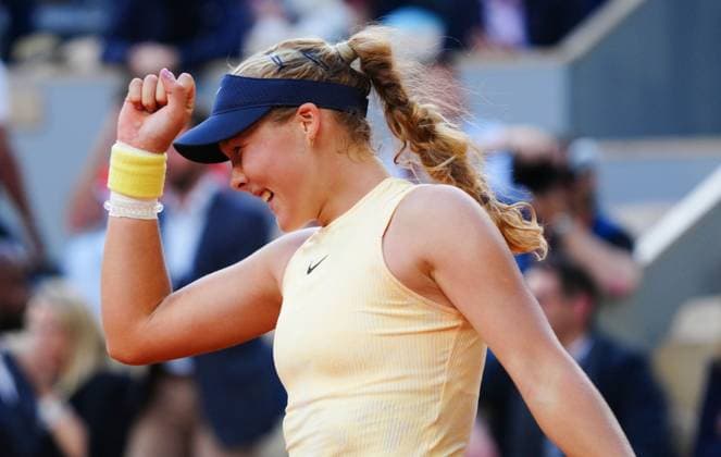 Mirra Andreeva celebrates her quarter final win over Aryna Sabalenka French Open Tennis, Day 11, Tennis, Roland Garros, Paris, France - 05 June 2024  Copyright: xJavierxGarcia Shutterstockx 14521935ah