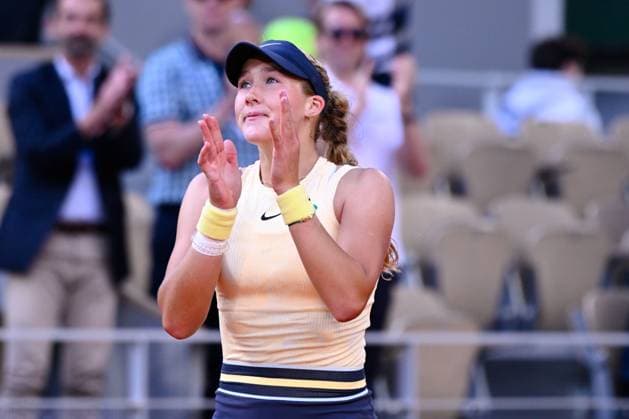 Mirra Andreeva ( RUS ) celebrates her match victory during the 2024 French Open at Roland Garros on June 5, 2024 in Paris, France. ( Photo by federico pestellini panoramic ) - TENNIS : Roland Garros 2024 - Internationaux de France - 05 06 2024 FedericoPestellini Panoramic 