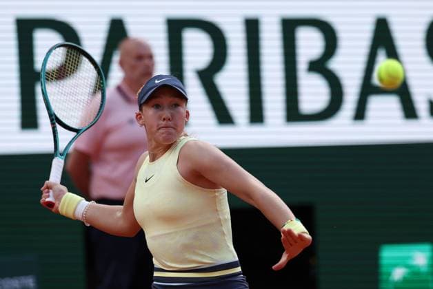 ROLAND GARROS 2024 Thierry Larret Maxppp. Tennis. Roland Garros 2024. Internationaux de France de tennis. Stade Roland Garros, Paris (75). Le 5 juin 2024. Quart de finale. Court Philippe Chatrier : Court Philippe Chatrier : Mirra ANDREEVA (RUS) vs Aryna SABALENKA (RUS) PARIS (75) STADE ROLAND GARROS PARIS ILE DE FRANCE FRANCE  Copyright: xThierryxLarret MAXPPPxThierryxLarretx TL_20240605_0275 0493874716st