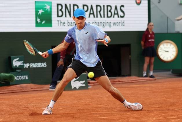 ROLAND GARROS 2024 Thierry Larret Maxppp. Tennis. Roland Garros 2024. Internationaux de France de tennis. Stade Roland Garros, Paris (75). Le 5 juin 2024. Quart de finale. Court Philippe Chatrier : Court Philippe Chatrier : Alexander ZVEREV (GER) vs Alex de MINAUR (AUS) PARIS (75) STADE ROLAND GARROS PARIS ILE DE FRANCE FRANCE  Copyright: xThierryxLarret MAXPPPxThierryxLarretx TL_20240605_1004 0493932781st