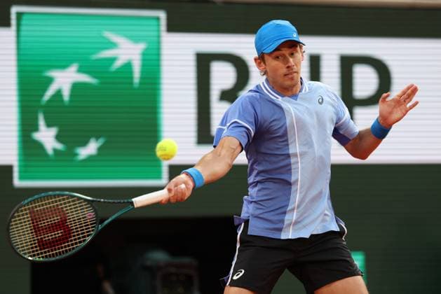ROLAND GARROS 2024 Thierry Larret Maxppp. Tennis. Roland Garros 2024. Internationaux de France de tennis. Stade Roland Garros, Paris (75). Le 5 juin 2024. Quart de finale. Court Philippe Chatrier : Court Philippe Chatrier : Alexander ZVEREV (GER) vs Alex de MINAUR (AUS) PARIS (75) STADE ROLAND GARROS PARIS ILE DE FRANCE FRANCE  Copyright: xThierryxLarret MAXPPPxThierryxLarretx TL_20240605_1007 0493932791st