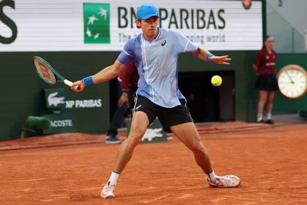 ROLAND GARROS 2024 Thierry Larret Maxppp. Tennis. Roland Garros 2024. Internationaux de France de tennis. Stade Roland Garros, Paris (75). Le 5 juin 2024. Quart de finale. Court Philippe Chatrier : Court Philippe Chatrier : Alexander ZVEREV (GER) vs Alex de MINAUR (AUS) PARIS (75) STADE ROLAND GARROS PARIS ILE DE FRANCE FRANCE  Copyright: xThierryxLarret MAXPPPxThierryxLarretx TL_20240605_1011 0493932806st