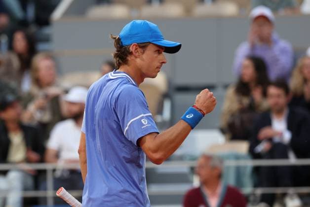 ROLAND GARROS 2024 Thierry Larret Maxppp. Tennis. Roland Garros 2024. Internationaux de France de tennis. Stade Roland Garros, Paris (75). Le 5 juin 2024. Quart de finale. Court Philippe Chatrier : Court Philippe Chatrier : Alexander ZVEREV (GER) vs Alex de MINAUR (AUS) PARIS (75) STADE ROLAND GARROS PARIS ILE DE FRANCE FRANCE  Copyright: xThierryxLarret MAXPPPxThierryxLarretx TL_20240605_1014 0493932815st
