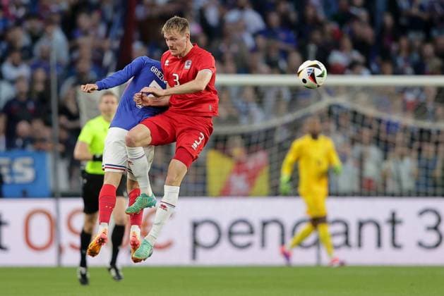 Header duel between Antoine Griezmann France 7 and Enes Mahmutovic Luxembourg 3 Football, Season 20223 2024, Friendly match, International match 05 06 2024 National team France Luxembourg France vs Luxembourg Stade Saint Symphorien, Metz