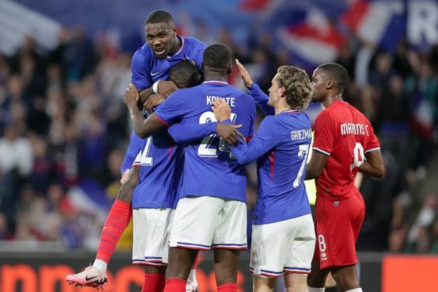 France cheers, rejoices, jubilation, joy after the 1 0 by Randal Kolo Muani France 12 , Marcus Thuram France 15 , Ibrahima Konatà France 24 , Antoine Griezmann France 7 Football, Season 20223 2024, Friendly match, International match 05 06 2024 National team France Luxembourg France vs Luxembourg Stade Saint Symphorien, Metz