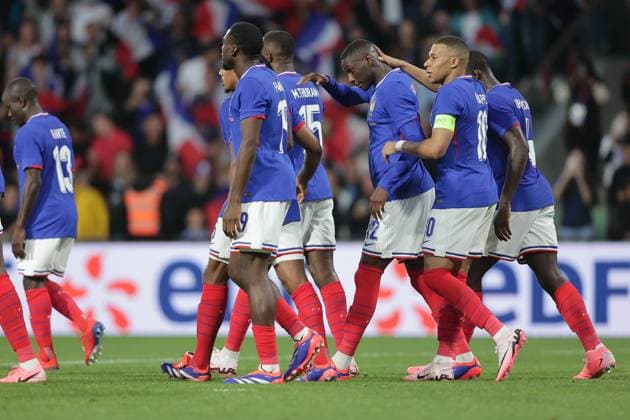 France cheers, rejoices, jubilation, joy after the 1 0, Randal Kolo Muani France 12 , Kylian MbappÃ France 10 football, season 20223 2024, friendly match, international match 05 06 2024 national team France Luxembourg France vs Luxembourg Stade Saint Symphorien, Metz