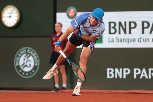 5th June 2024; Roland Garros, Paris, France; 2024 French Open Tennis tournament, Day 11; Alex de Minaur (AUS) serves to Alexander Zverev (GER)  ActionPlus12651107 JonxBromley