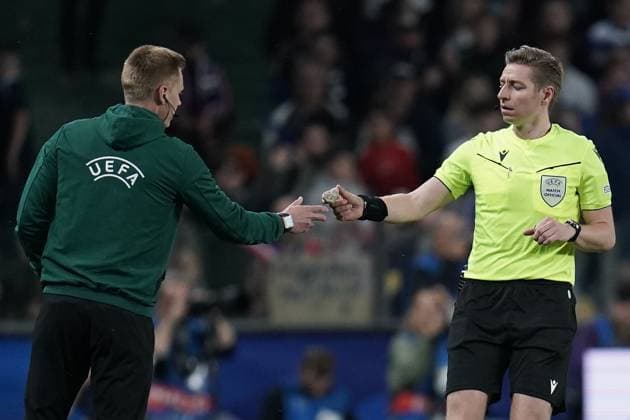 Football friendly 05 06 2024, Football international, International match, Friendly game, Friendly match, Amical, 2024, France, Stade St Symphorien, Metz, France FRA Luxembourg LUX vl Referee Lawrence Visser from Belgium hands a stone that was thrown to the 4 officials