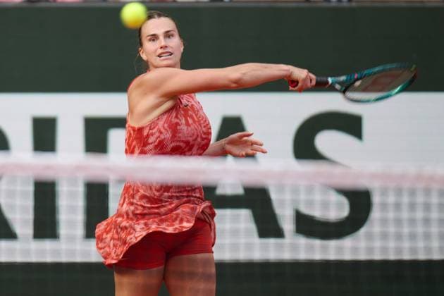 (240606) -- PARIS, June 6, 2024 -- Aryna Sabalenka hits a return during the women s singles quarterfinal match between Mirra Andreeva of Russia and Aryna Sabalenka of Belarus at the French Open tennis tournament at Roland Garros, Paris, France, June 5, 2024. ) (SP)FRANCE-PARIS-TENNIS-FRENCH OPEN-WOMEN S SINGLES MengxDingbo 