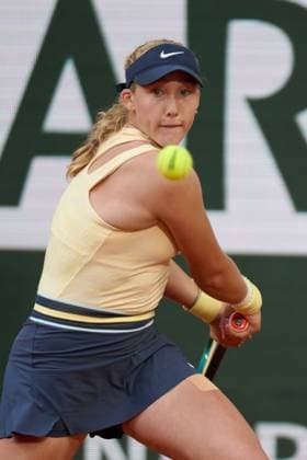 (240606) -- PARIS, June 6, 2024 -- Mirra Andreeva hits a return during the women s singles quarterfinal match between Mirra Andreeva of Russia and Aryna Sabalenka of Belarus at the French Open tennis tournament at Roland Garros, Paris, France, June 5, 2024. ) (SP)FRANCE-PARIS-TENNIS-FRENCH OPEN-WOMEN S SINGLES MengxDingbo 