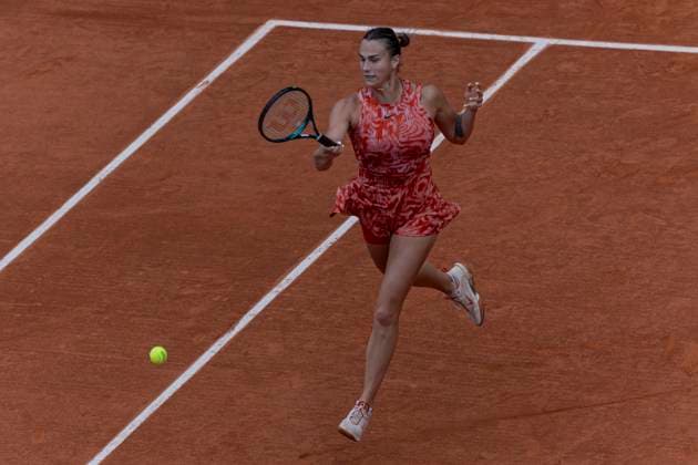 2024 French Open - Day 11 Aryna Sabalenka is returning the ball against Mirra Andreeva at the Roland Garros Grand Slam Tournament on June 5, 2024, in Paris, France. Paris France  Copyright: xRobertxSzaniszlox originalFilename:szaniszlo-notitle240605_np4ab.jpg