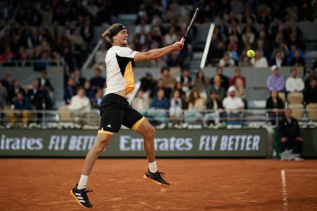 (240606) -- PARIS, June 6, 2024 -- Alexander Zverev hits a return during the men s singles quarterfinal match between Alexander Zverev of Germany and Alex de Minaur of Australia at the French Open tennis tournament at Roland Garros, Paris, France, June 5, 2024. ) (SP)FRANCE-PARIS-TENNIS-FRENCH OPEN-MEN S SINGLES MengxDingbo 