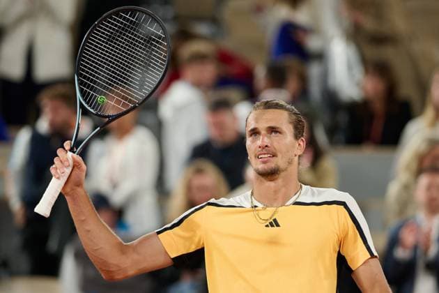 (240606) -- PARIS, June 6, 2024 -- Alexander Zverev celebrates the victory after the men s singles quarterfinal match between Alexander Zverev of Germany and Alex de Minaur of Australia at the French Open tennis tournament at Roland Garros, Paris, France, June 5, 2024. ) (SP)FRANCE-PARIS-TENNIS-FRENCH OPEN-MEN S SINGLES MengxDingbo 