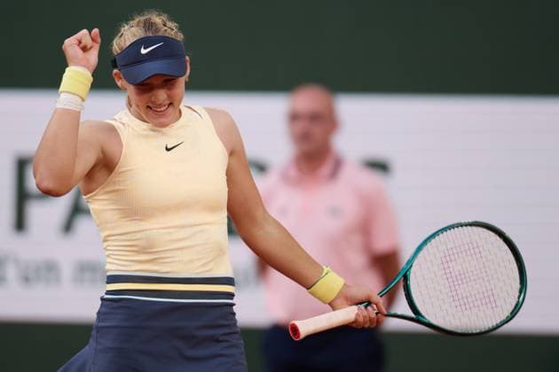 (240606) -- PARIS, June 6, 2024 -- Mirra Andreeva celebrates the victory after the women s singles quarterfinal match between Mirra Andreeva of Russia and Aryna Sabalenka of Belarus at the French Open tennis tournament at Roland Garros, Paris, France, June 5, 2024. ) (SP)FRANCE-PARIS-TENNIS-FRENCH OPEN-WOMEN S SINGLES MengxDingbo 