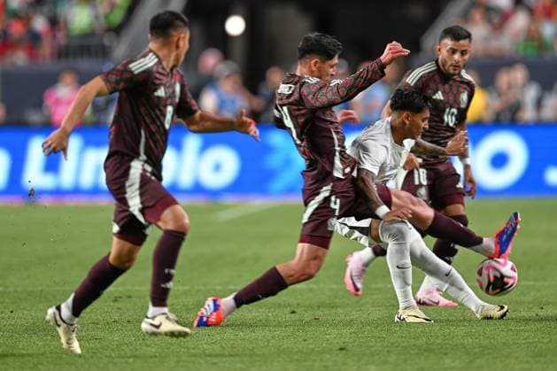 RECORD DATE NOT STATED Seleccion Mexicana 2024 Mexico vs Uruguay Edson Alvarez of Mexico during the game International Friendly, Länderspiel, Nationalmannschaft between Mexican national team, Nationalteam (Mexico) and Uruguay at Empower Field at Mile High Stadium, on June 05, 2024, Denver Colorado, United States. DENVER COLORADO UNITED STATES  Copyright: xDavidxLeahx 20240605225201_SNM_AM_MEX_URU_ALVAREZ116